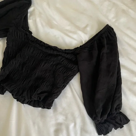 Black urban outfitter top with bell sleeves - Picture 3 of 5